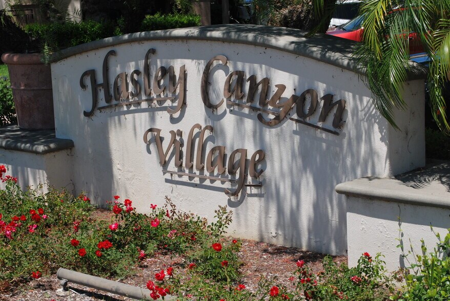 More Photos Of 29607 The Old Rd, Castaic Unknown For Lease