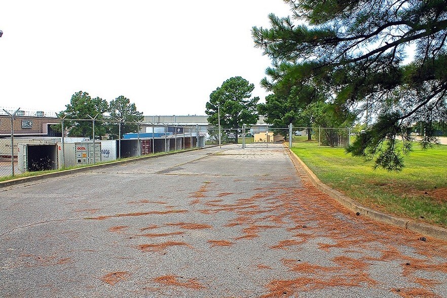 More Photos Of 6125 E Shelby Dr, Memphis Warehouse For Lease