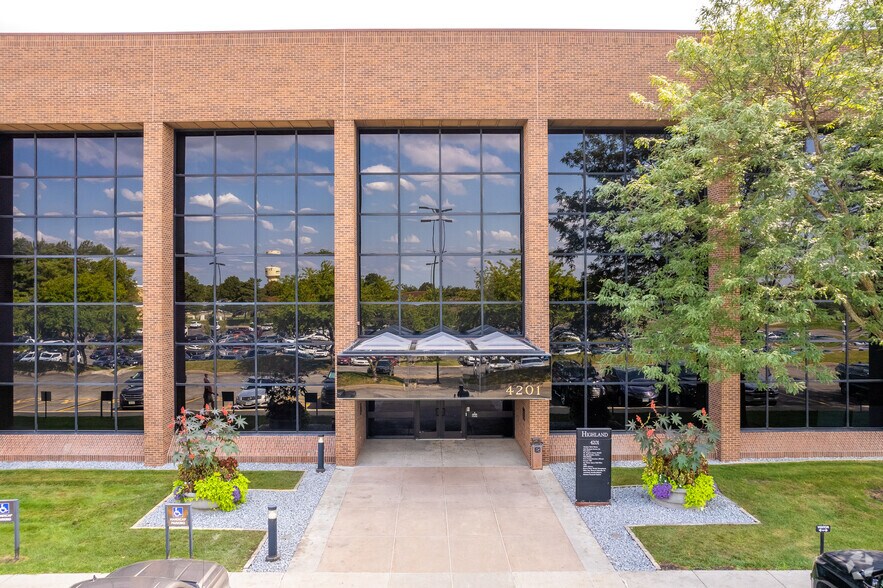 More Photos Of 4201 Westown Pky, West Des Moines Office For Lease