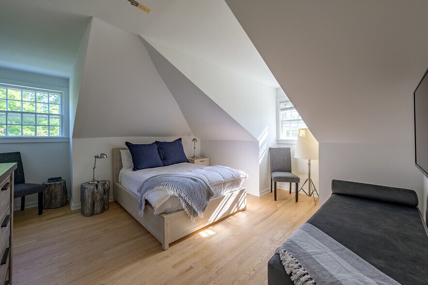 More Photos Of 2 Kemble St, Lenox Hospitality For Sale