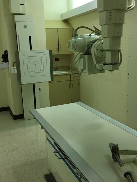 More Photos Of 901-934 Center St, Elgin Hospital For Sale