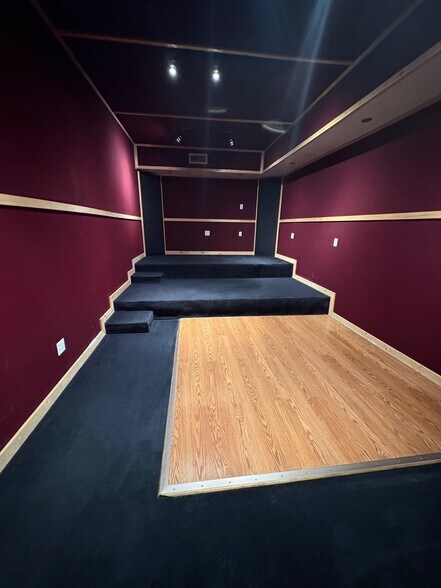 More Photos Of 7949 Ajay Dr, Sun Valley Warehouse For Lease