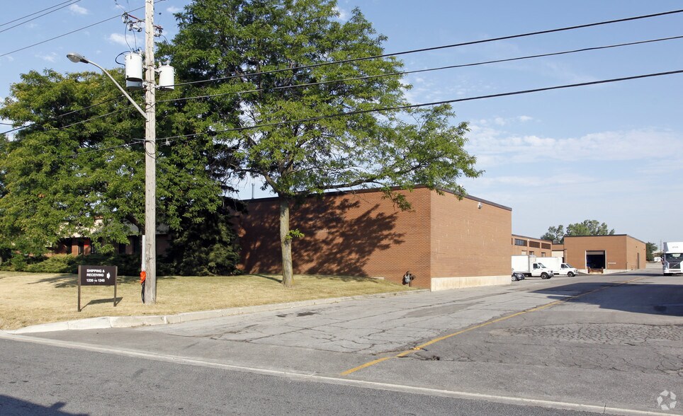 1245 Aerowood Dr, Mississauga, ON L4W 1B9 Industrial For Lease