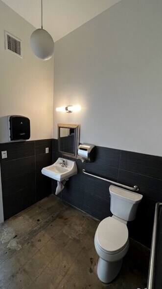 More Photos Of 3505 W Beverly Blvd, Montebello Office For Lease
