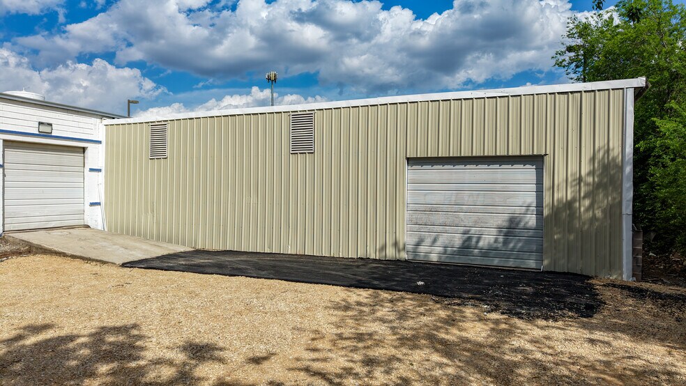 More Photos Of 130 E Zavalla, San Antonio Warehouse For Lease