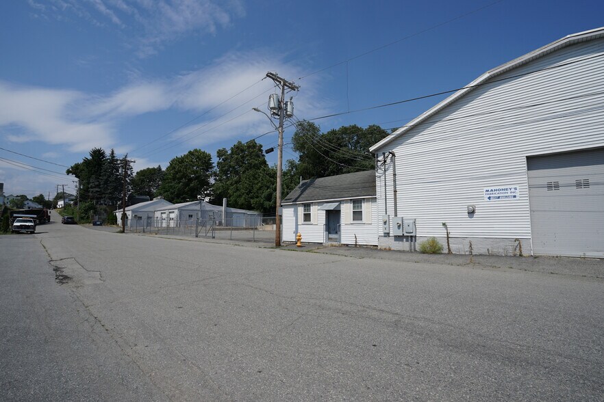 More Photos Of 81 Macondray St, Cumberland Warehouse For Sale