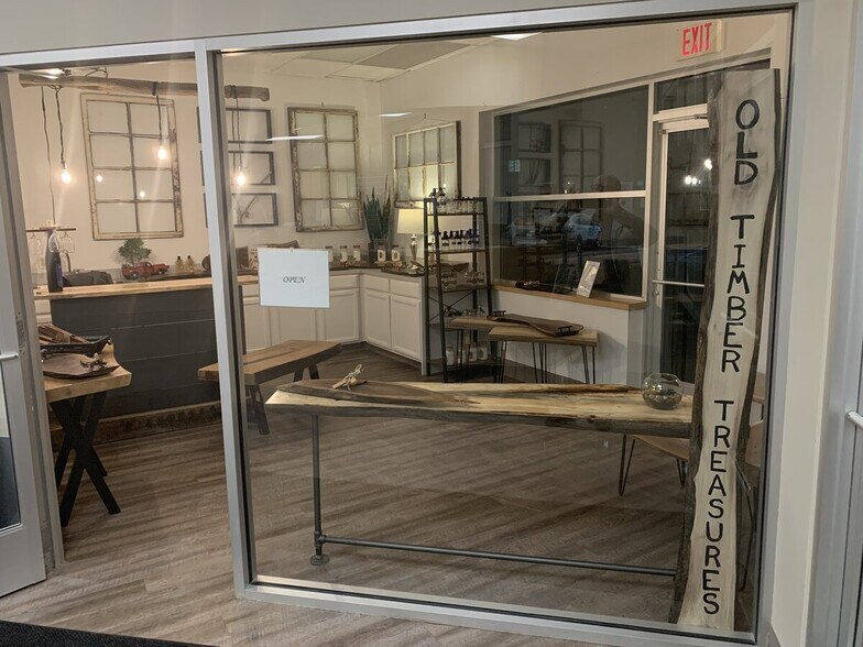 More Photos Of 2306 Camelot Ridge Ct SE, Grand Rapids Freestanding For Lease