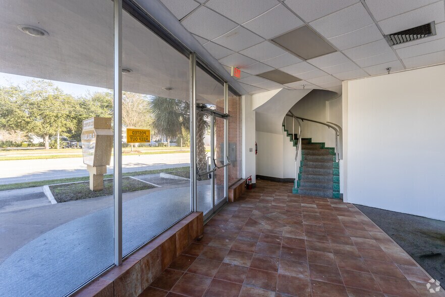 More Photos Of 228 N Ridgewood Ave, Daytona Beach Office Residential For Sale