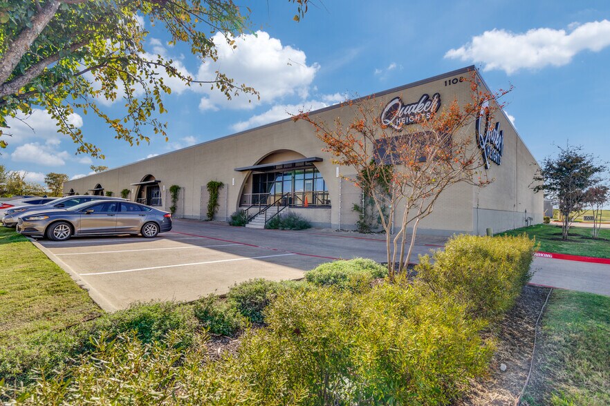 More Photos Of 1108 Quaker St, Dallas Showroom For Lease