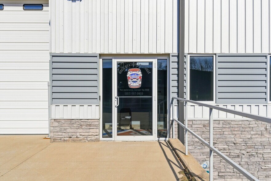 More Photos Of 13720 Aiken Rd, Louisville Warehouse For Lease