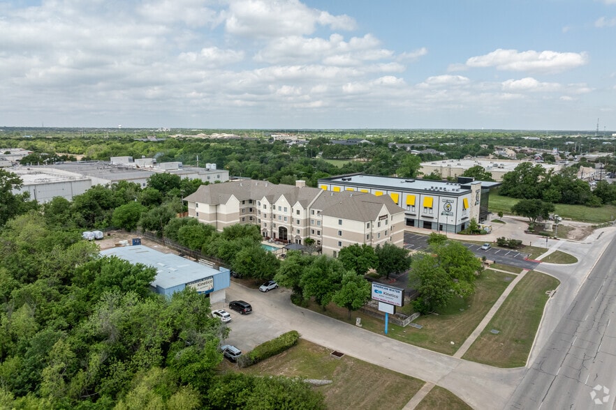 More Photos Of 520 I-35, Round Rock Hotel For Sale