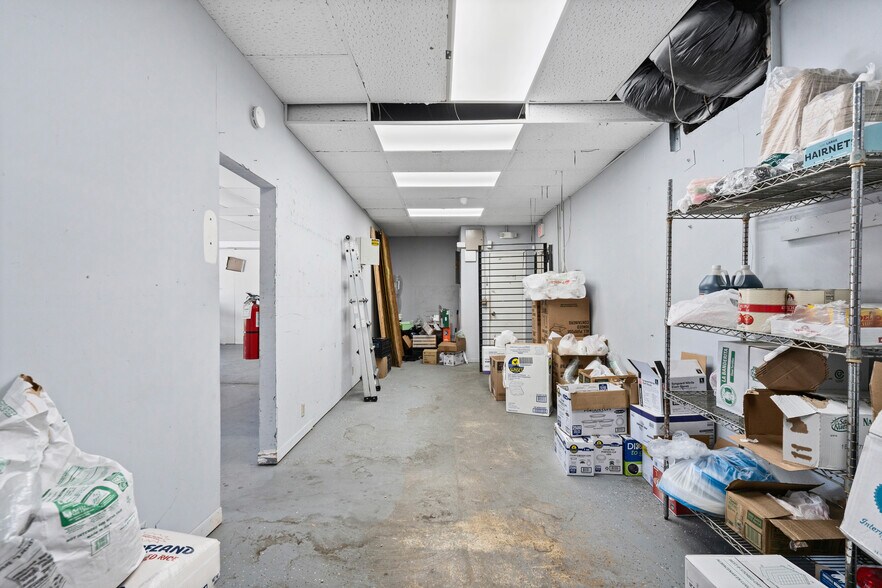 More Photos Of 11150-11170 SE Federal Hwy, Hobe Sound Storefront For Sale