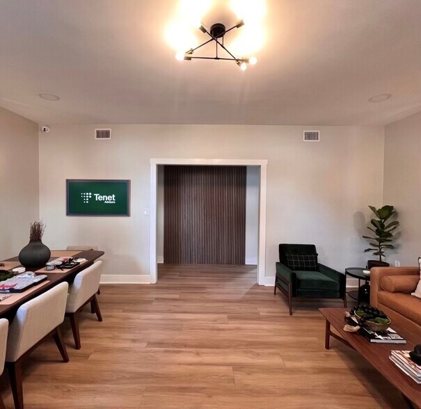 More Photos Of 301 W York St, Savannah Office For Sale