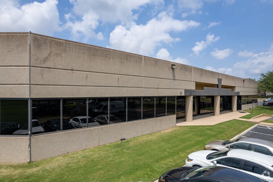 Primary Photo Of 14050 Summit Dr, Austin Light Distribution For Lease