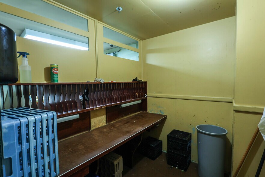 More Photos Of 1024 Noble St, Anniston Storefront Retail Office For Sale