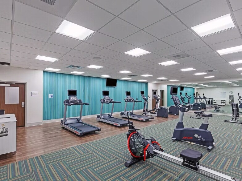 More Photos Of 3401 Blue Comet Dr, Chanute Hotel For Sale