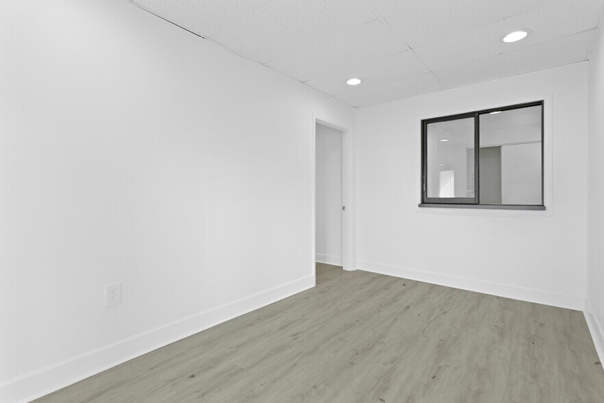 More Photos Of 679-697 Douglas Ave, Altamonte Springs Unknown For Lease