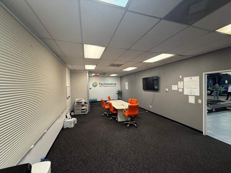 More Photos Of 180 Cassia Way, Henderson Warehouse For Lease