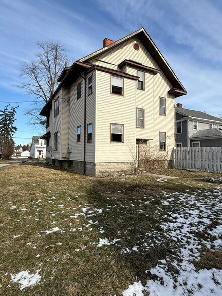More Photos Of 569 E Church St, Marion Apartments For Sale
