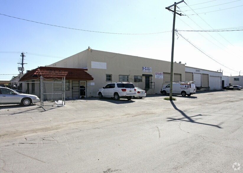 More Photos Of 3630-3660 NW 76th St, Miami Distribution For Lease
