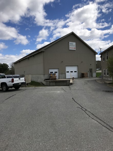More Photos Of 7 Pomerleau St, Biddeford Warehouse For Lease