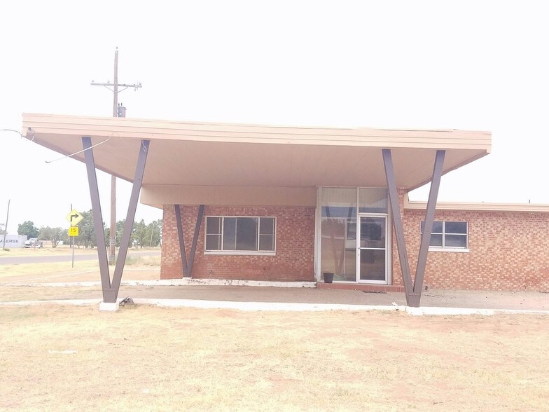 Primary Photo Of 2500 N Main St, Tahoka Hotel For Sale