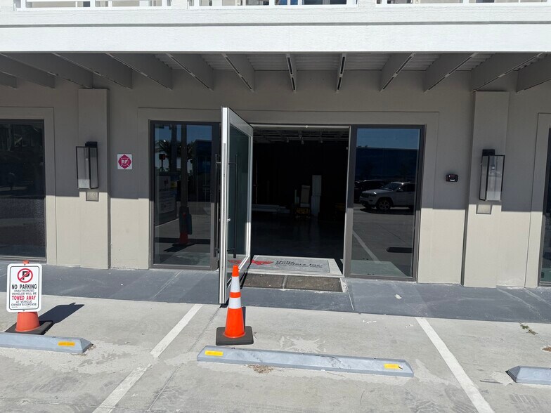 More Photos Of 1161-1165 Estero Blvd, Fort Myers Storefront Retail Residential For Lease