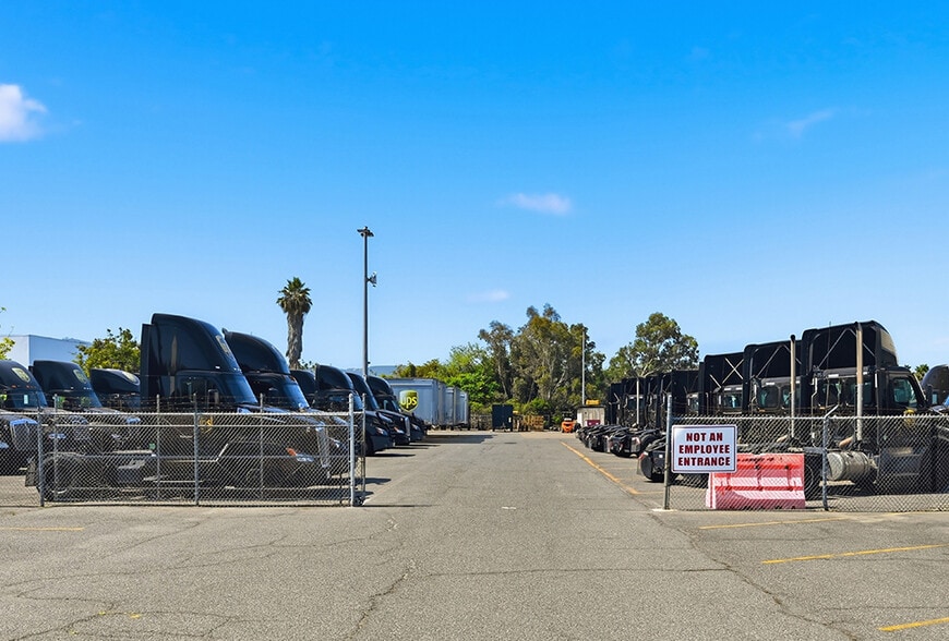 More Photos Of 111 Bingham Dr, San Marcos Distribution For Sale