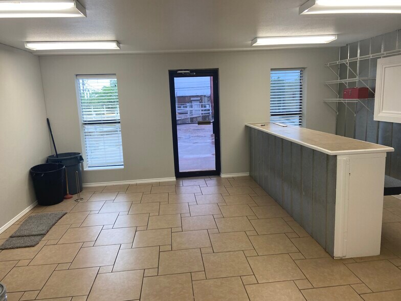 More Photos Of 1917 Hydro Dr, Austin Warehouse For Sale