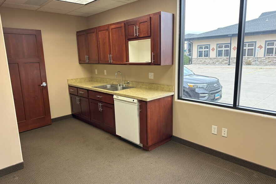 More Photos Of 1695 43rd St S, Fargo Restaurant For Lease