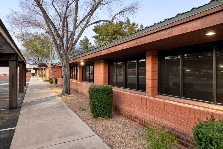 More Photos Of 15648 N 35th Ave, Phoenix Medical For Sale