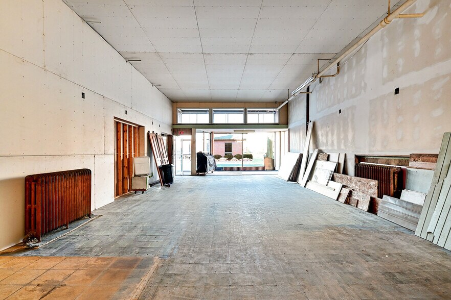 More Photos Of 422 E Coolbaugh St, Red Oak Storefront Retail Office For Sale