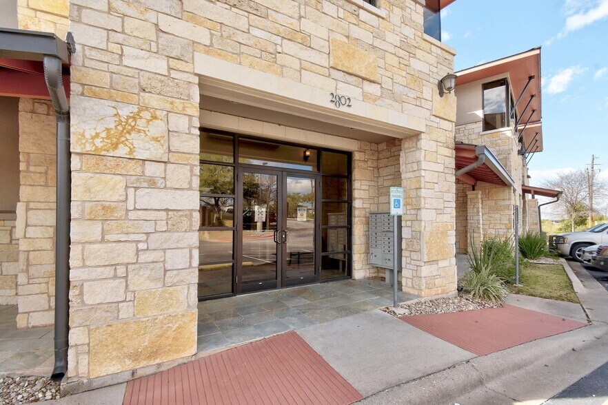 More Photos Of 2802 Flintrock Trce, Austin Coworking Space