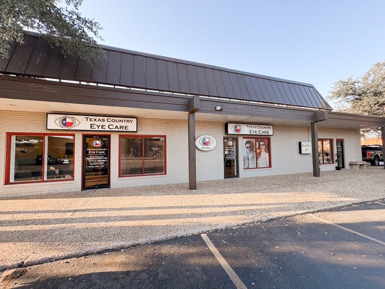 More Photos Of 2200 W Wadley Ave, Midland General Retail For Lease