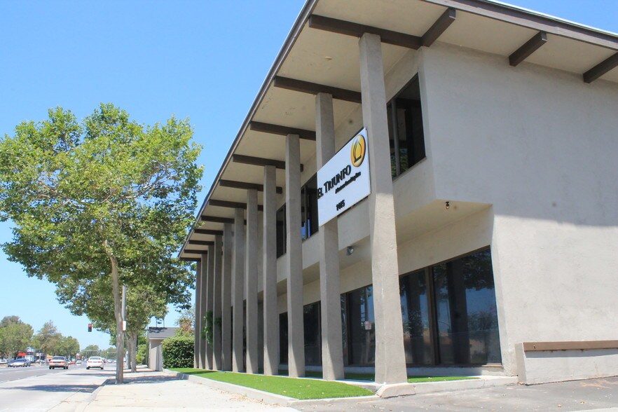 More Photos Of 1415 E 17th St, Santa Ana Office For Lease