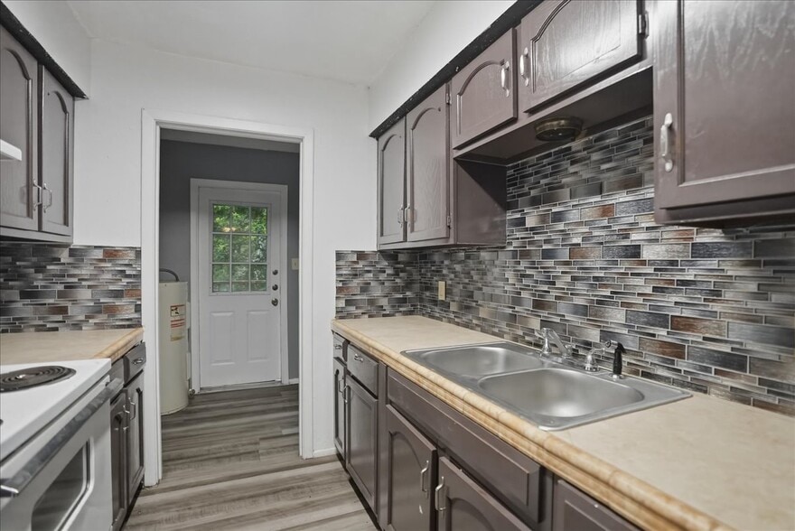 More Photos Of 600 E Crockett St, Beeville Apartments For Sale