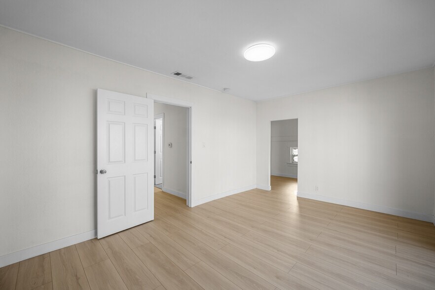 More Photos Of 2823 W 8th St, Los Angeles Office For Lease