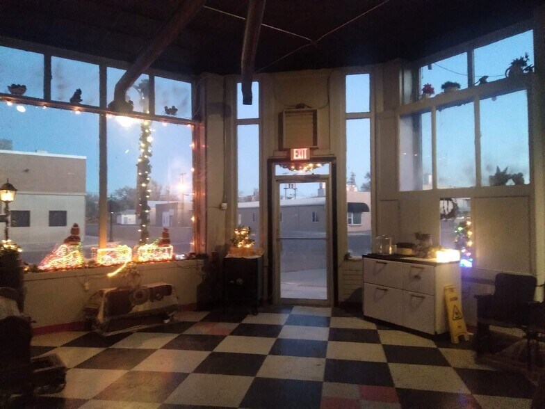 More Photos Of 128 S Main St, Holly Hotel For Sale