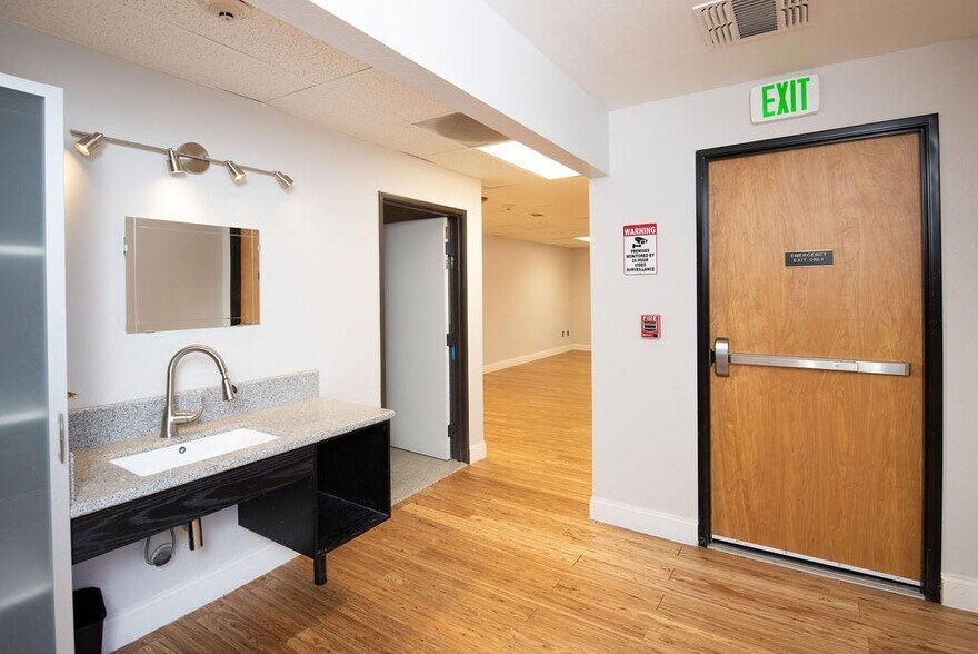 More Photos Of 920 J St, Sacramento Office For Sale