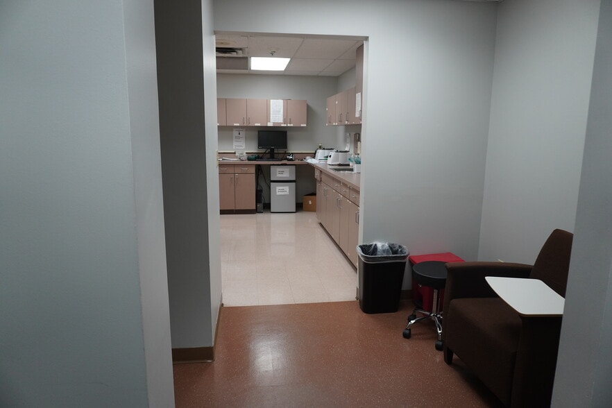 More Photos Of 3809 S 42nd St, Minneapolis Medical For Sale
