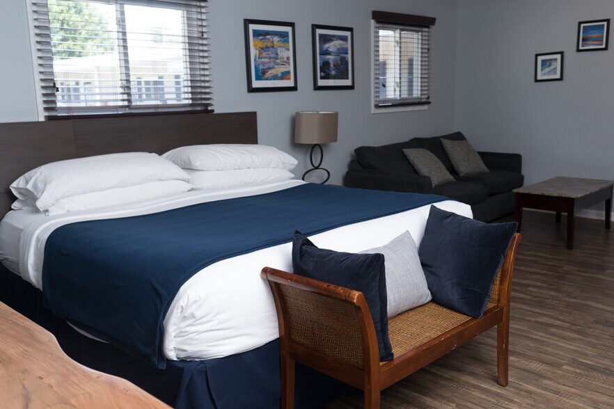 More Photos Of 1399 Main Road, Riverhead Hotel For Sale