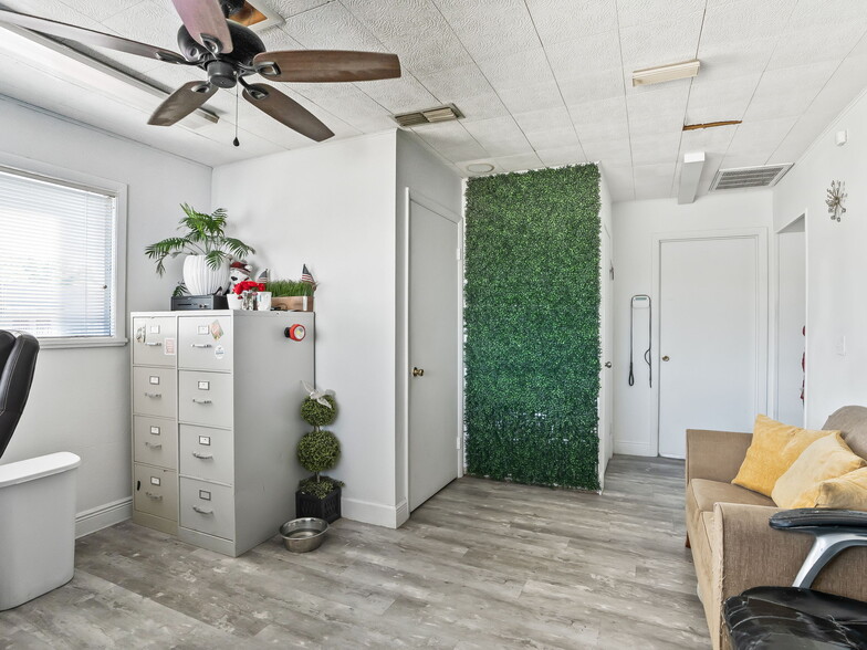 More Photos Of 9594 SE Maricamp Rd, Ocala Auto Repair For Sale