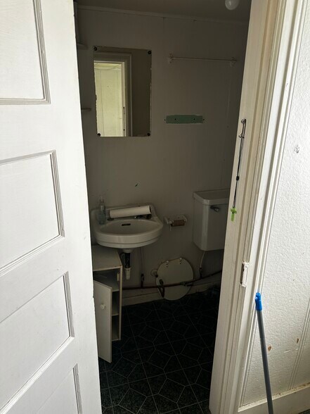 More Photos Of 10 E Main St, Shawnee Storefront For Lease