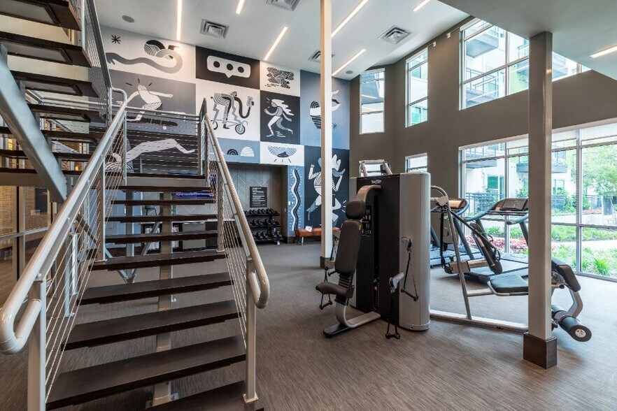 More Photos Of 305 W Commerce St, Dallas Apartments For Lease