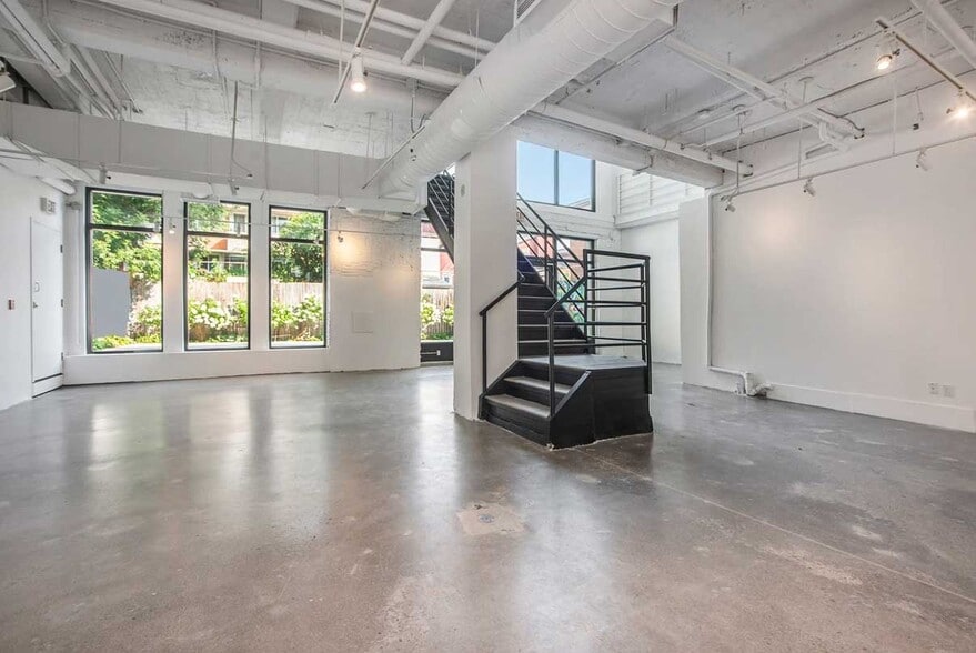 More Photos Of 101-105 Murray St, Ottawa Storefront For Lease