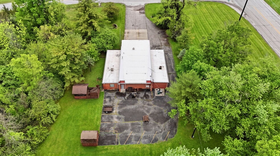 More Photos Of 7731 Traders Ln, Indianapolis Office For Sale