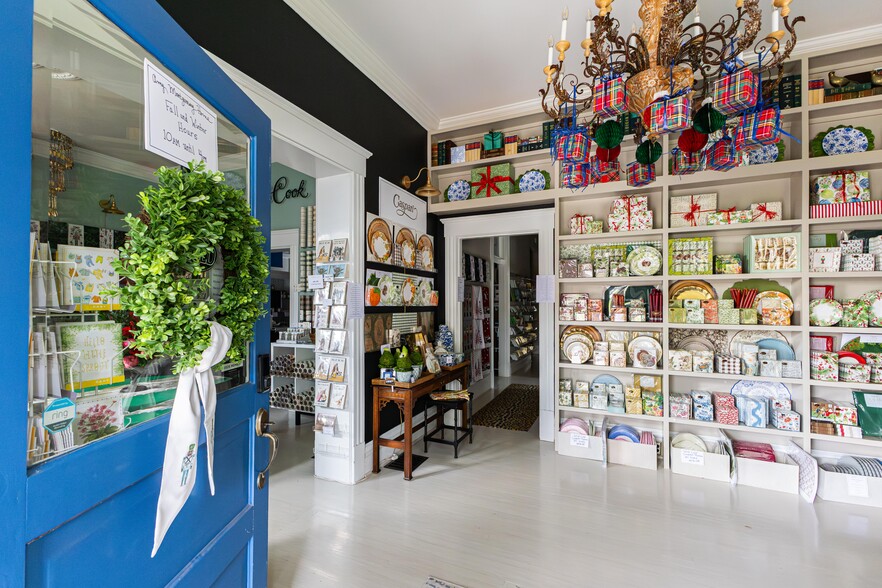 More Photos Of 808 Walker St, Columbia General Retail For Sale