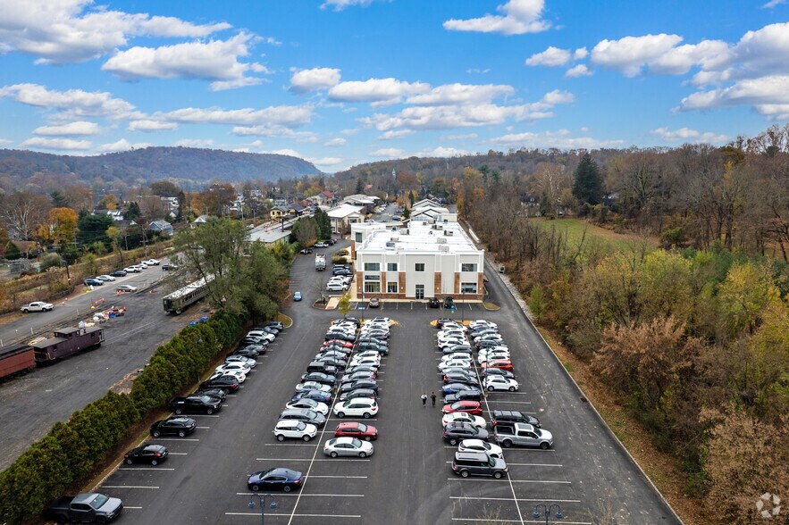 More Photos Of 500-580 Union Square Dr, New Hope Coworking Space