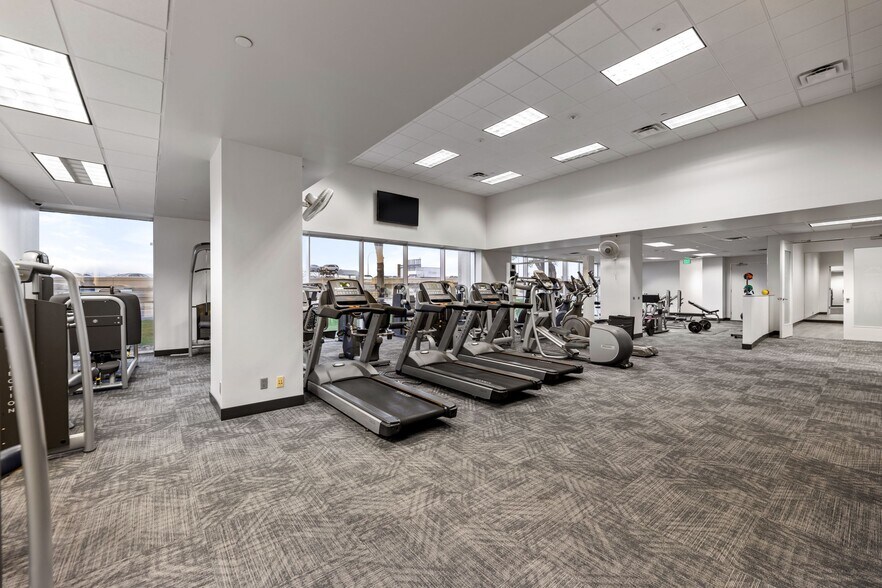 More Photos Of 3030 Lyndon B Johnson Fwy, Dallas Office For Lease