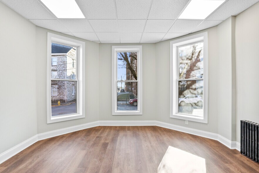 More Photos Of 127 E King St, Martinsburg Office For Lease